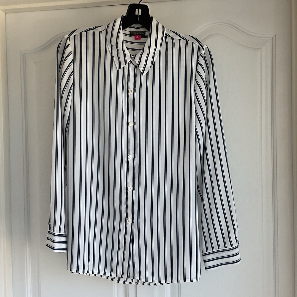 🌈 Vince Camuto women’s Stripe Blouse - Picture 2 of 7